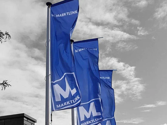 Vlaggenmasten voor Marktlink door Mull2media