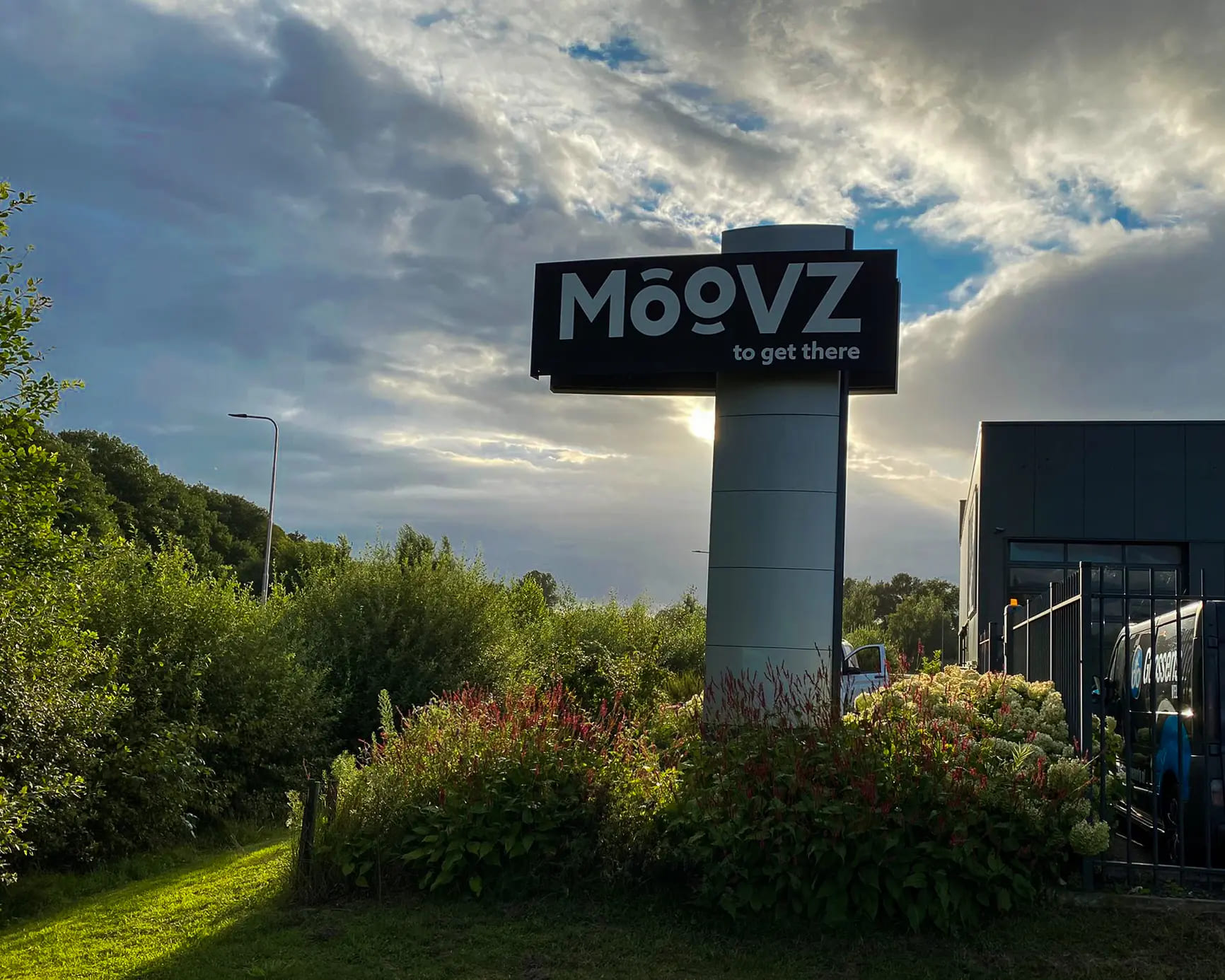 Lichtreclame voor Moovz door Mull2media