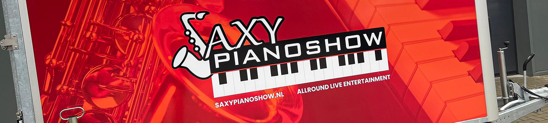 Aanhangerbelettering voor Saxy Pianoshow door Mull2media