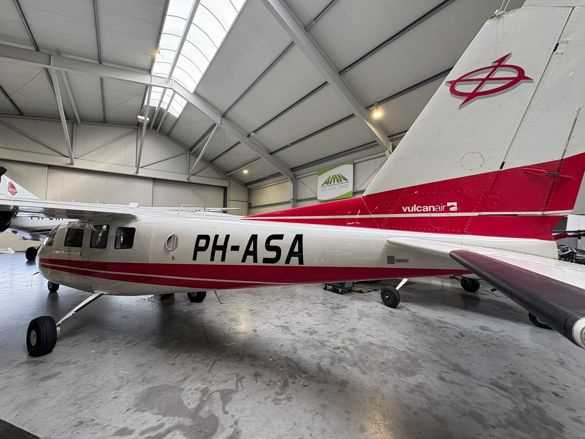 Vliegtuigbelettering Skydive Teuge